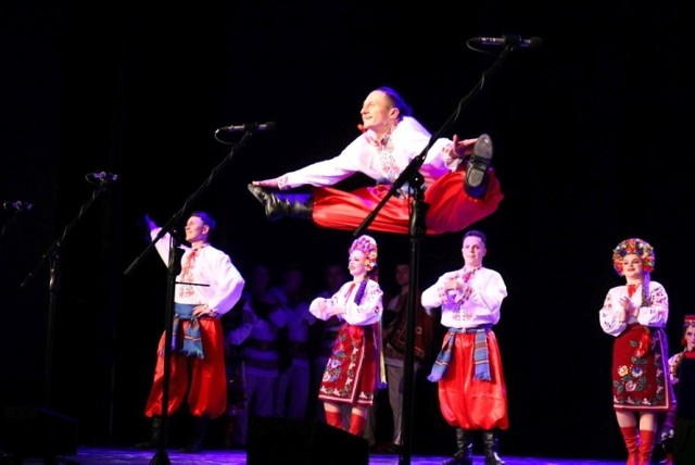 Folkowy zespół zaprezentował bogaty repertuar tradycyjnych pieśni i tańców ludowych Ukrainy.