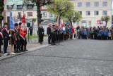 Obchody 232. rocznicy uchwalenia Konstytucji 3 Maja w Żorach. Był apel harcerski, uroczyste złożenie kwiatów i zawody strzeleckie