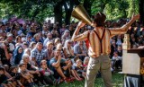 XXV Międzynarodowy Festiwal Teatrów Plenerowych i Ulicznych FETA, Gdańsk (7-9 lipca 2023). Tematem przewodnim będą relacje międzyludzkie