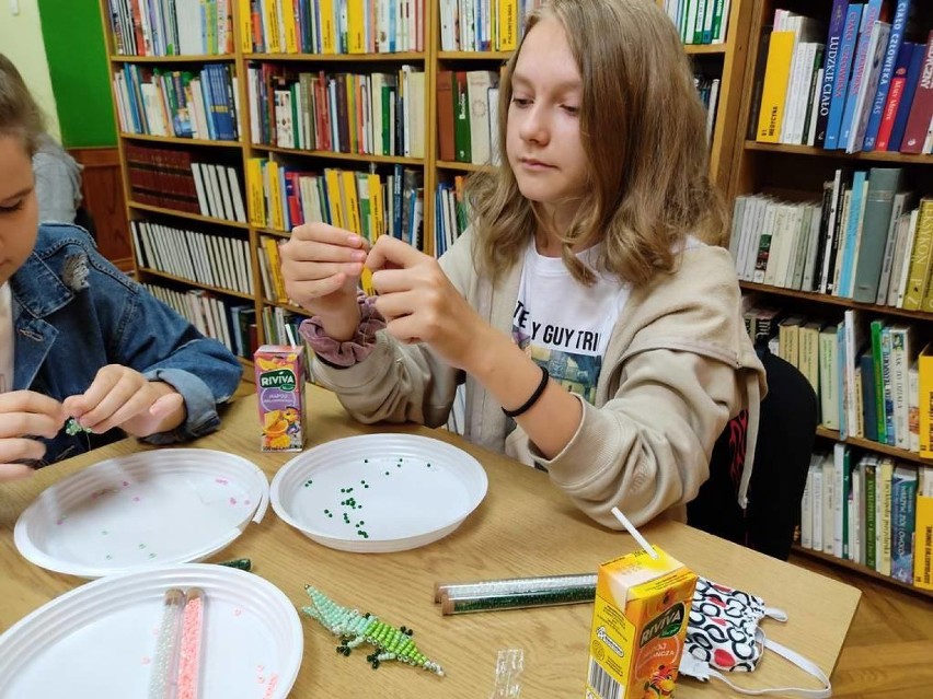 Wakacje Radomsko 2020: Koralikowe warsztaty w Miejskiej Bibliotece Publicznej 