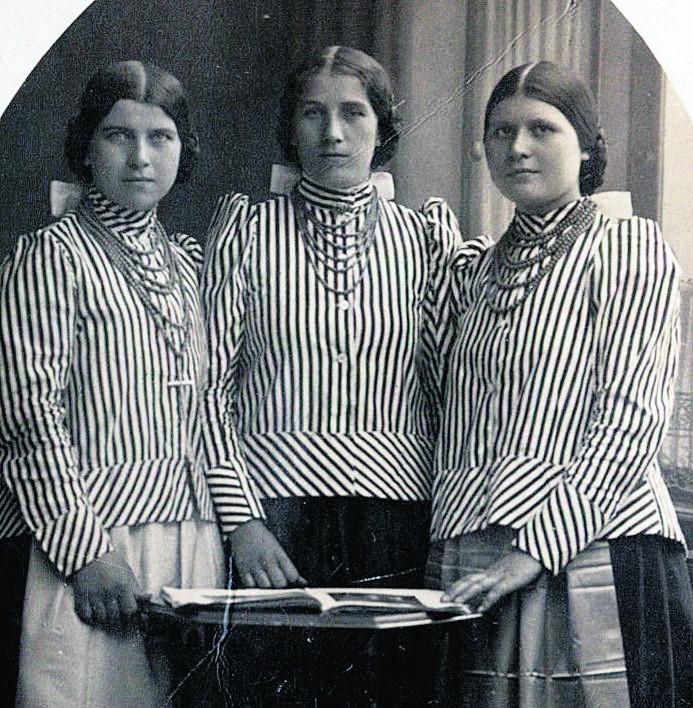 Jadwiga Gadziemska z domu Jakubczak - pierwsza z prawej