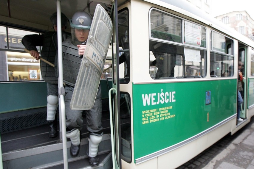 Ulicami Poznania w środę jeździł tramwaj wypełniony...