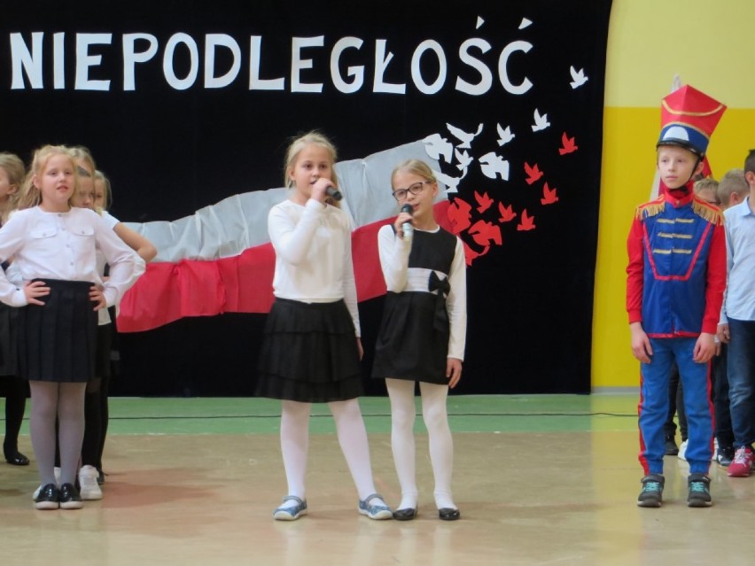 Szkoła Podstawowa w Pępowie uczciła Święto Niepodległości  ZDJĘCIA