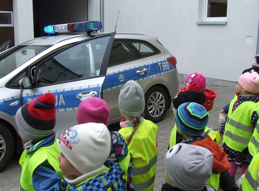 Przedszkolaki odwiedziły policjantów