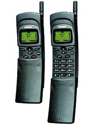 Nokia 8110, taka jak u Neo z "Matrixa". Zwana bananem....