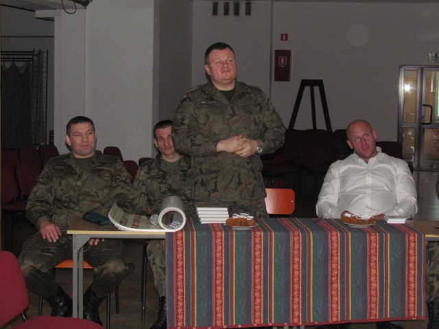 Od lewej Artur Michalkiewicz, Jacek Bocian, Mariusz Jędra i Piotr Małachowski (2. Wojskowy Oddział Gospodarczy).