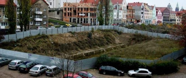 Od 2008 roku, gdy zburzono hotel Arkona na Podzamczu, miejsce ...