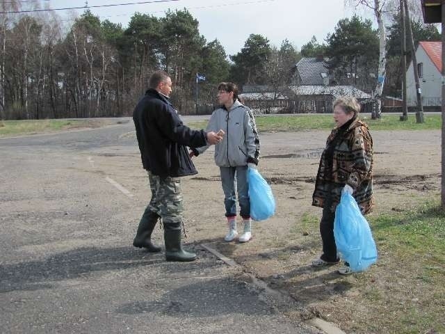 Mieszkańcy gminy Poraj wysprzątali zalew [ZDJĘCIA]