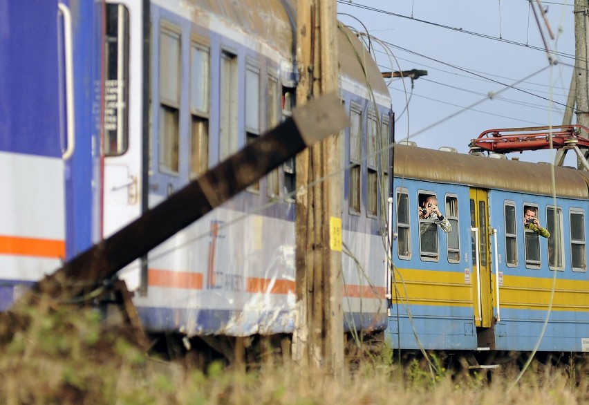 Kompletnie pijany maszynista wykoleił pociąg (zdjęcia)