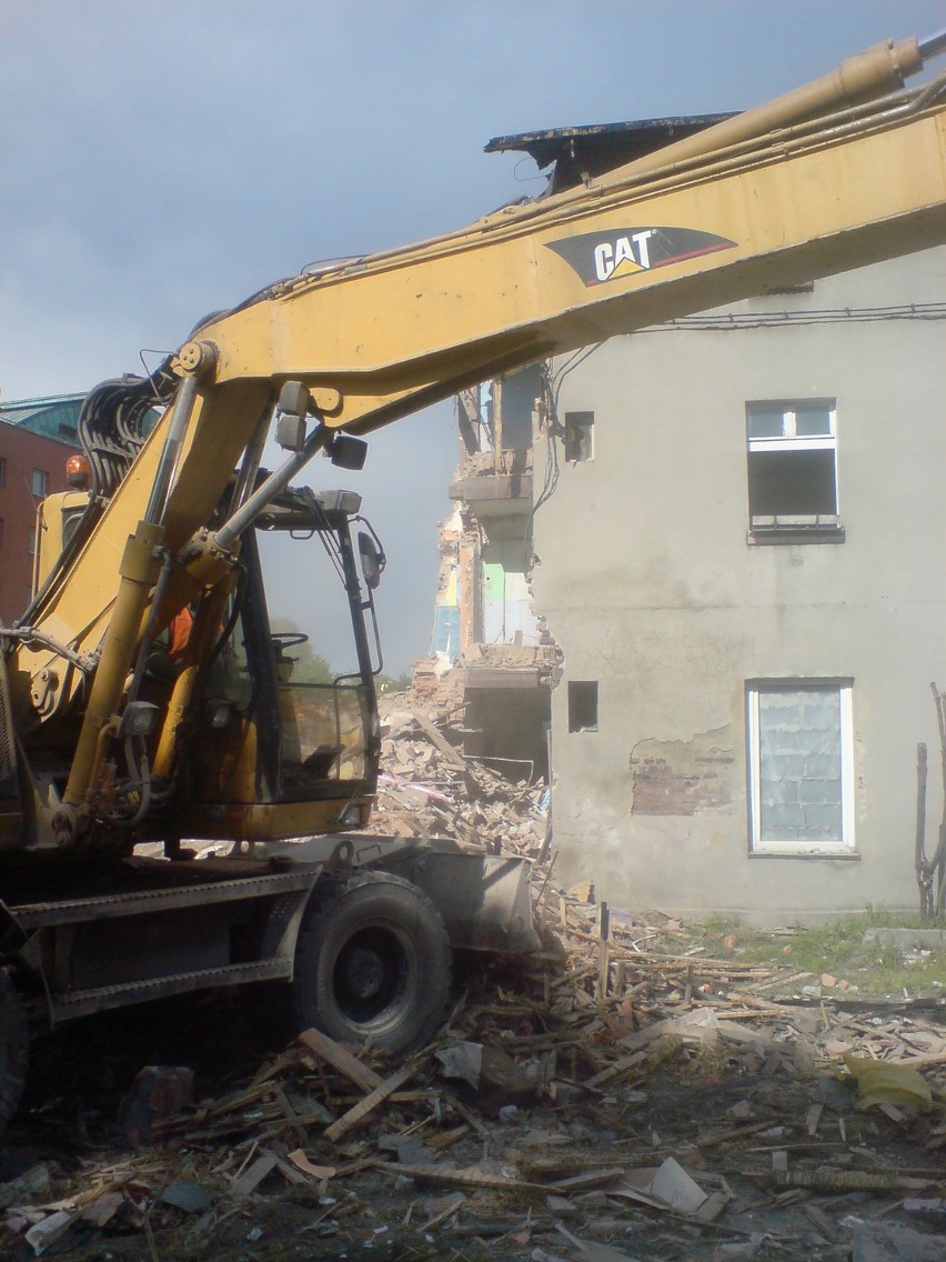 Wyburzanie budynku przy ul. Jagiellońskiej 3 w Zabrzu
