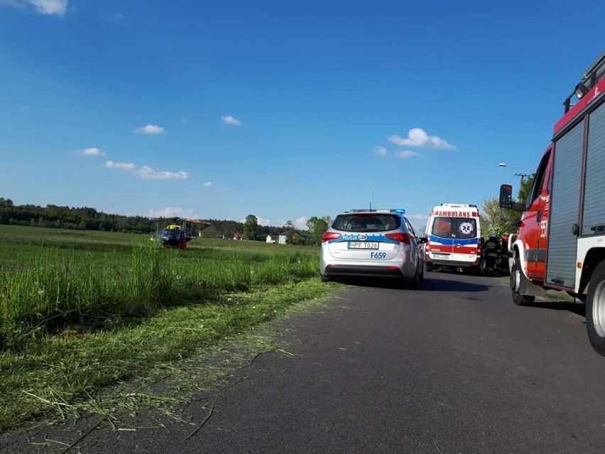 9-letni chłopiec wpadł pod samochód w Szynkielowie. LPR przetransportowało go do szpitala w Łodzi. [FOTO]