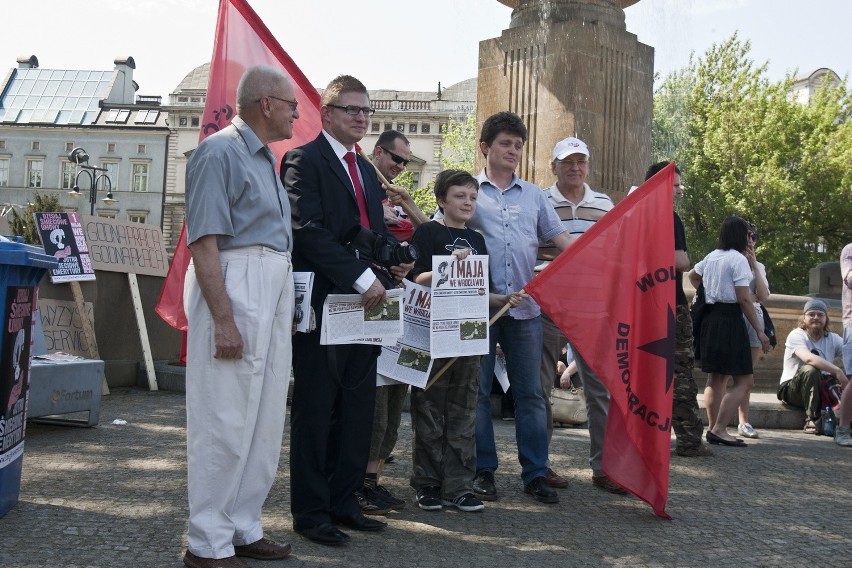 Protestowali przeciwko śmieciowym umowom (GALERIA)