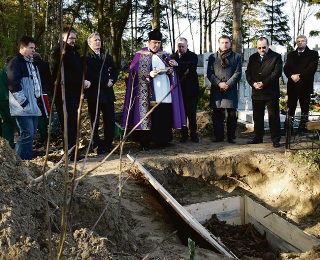 Uroczystość pogrzebowa na malborskim cmentarzu