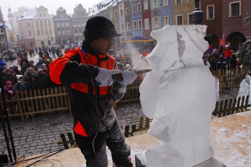 Na poznańskim Starym Rynku trwa  VII Festiwal Rzeźby...