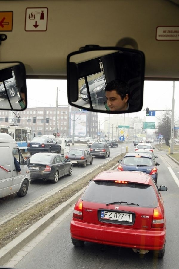 Wrocław: Oto, jak kierowcy autobusów MPK omijają korki