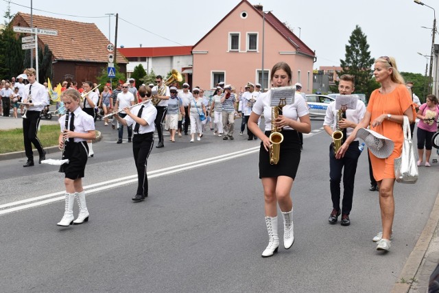 Kolorowa parada jak zwykle otworzyła kolejną odsłonę Rybobrania w Krośnie Odrzańskim.