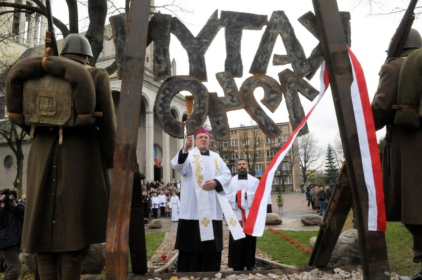 W Lublinie stanął  drugi pomnik poświęcony ofiarom Katynia...
