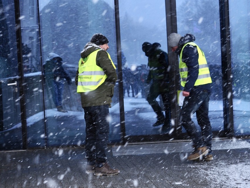 Lublin. Protest związkowców przed siedzibą Lubelskiego Węgla Bogdanka. Związek zawodowy „Przeróbka” domaga się podwyżek od zarządu