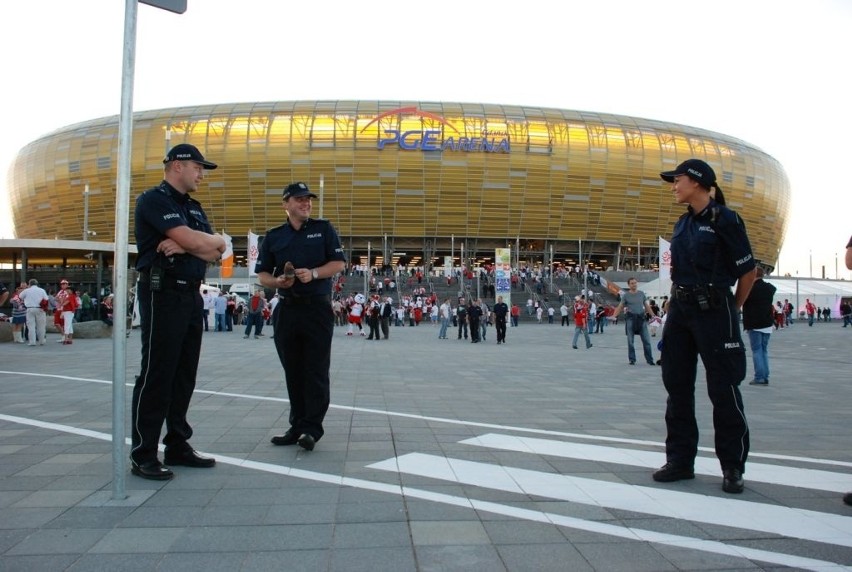 Gdańsk: Policja chwali kibiców za zachowanie podczas meczu Polska-Niemcy (ZDJĘCIA)