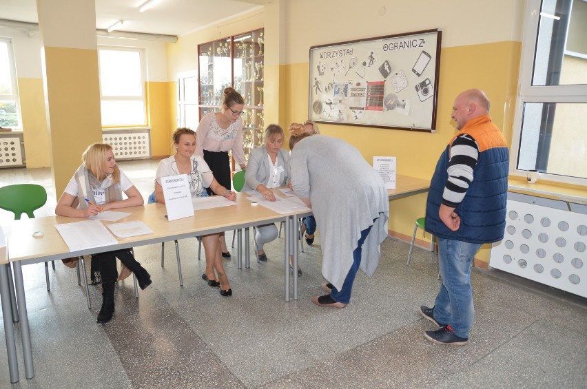 Wybory parlamentarne 2019: mieszkańcy Kłecka przy urnach wyborczych