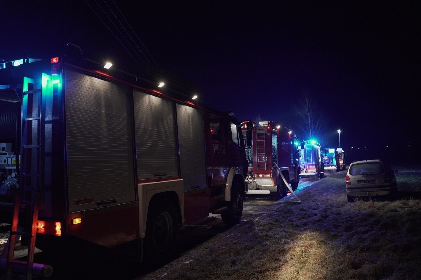 Ponad dwie godziny walki z ogniem w Błażkowej. Kłęby dymu widocznie z kilkuset metrów [ZDJĘCIA]