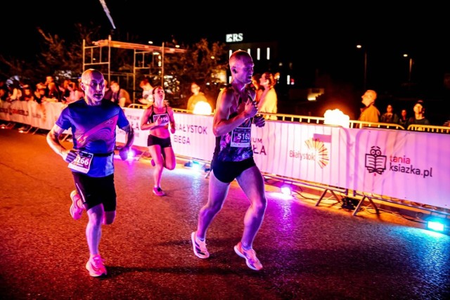 W sobotę wieczorem ulicami Białegostoku przebiegło blisko 1200 biegaczy w ramach biegu na 5 km, w związku z imprezą Białystok Biega 2023