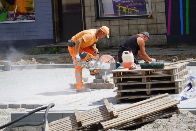 Prace przy budowie ronda na osiedlu Dolna Kamienna w Skarżysku idą pełną parą