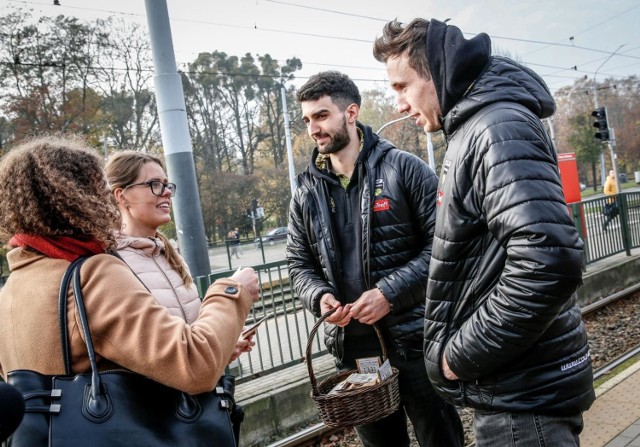 Pawel Halaba i Marcin Janusz rozdawali w Gdańsku kawę i zapraszali na swój mecz ligowy z Asseco Resovią