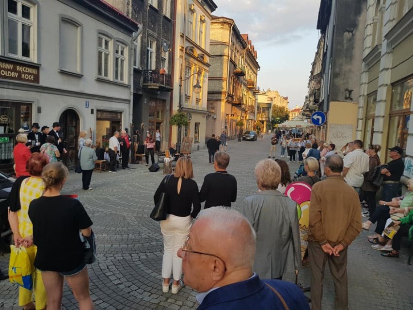 Spektakl uliczny "Wyprawa muzyczna z Paryża do Przemyśla" na...