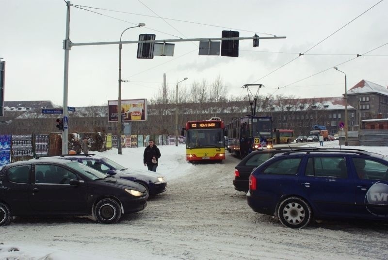 Dolny Śląsk sparaliżowany przez opady śniegu