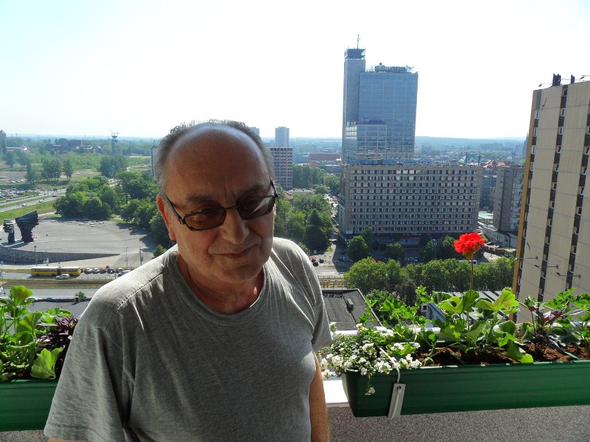 Waldemar Szolc przy swoim ogrodzie ESK