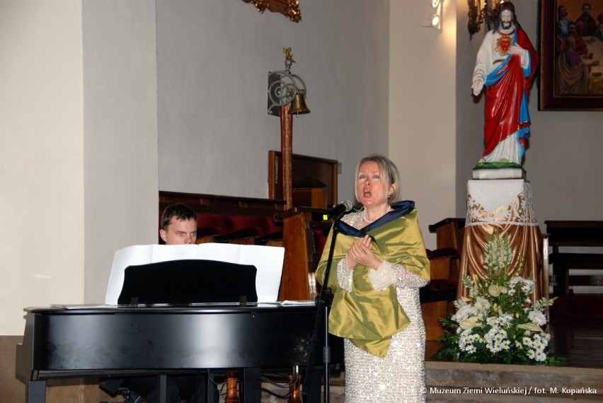 Koncert upamiętniający 100. rocznicę urodzin św. Jana Pawła II w Wieluniu ZDJĘCIA