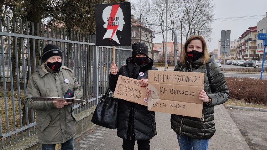 Policja przesłuchuje uczestników protestów Strajku Kobiet w...