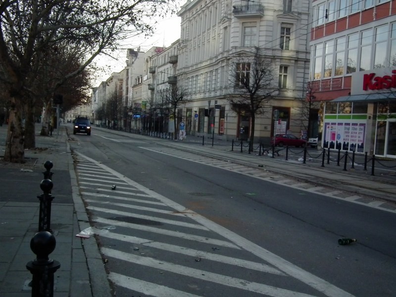 Sprzątanie po Sylwestrze w Poznaniu.