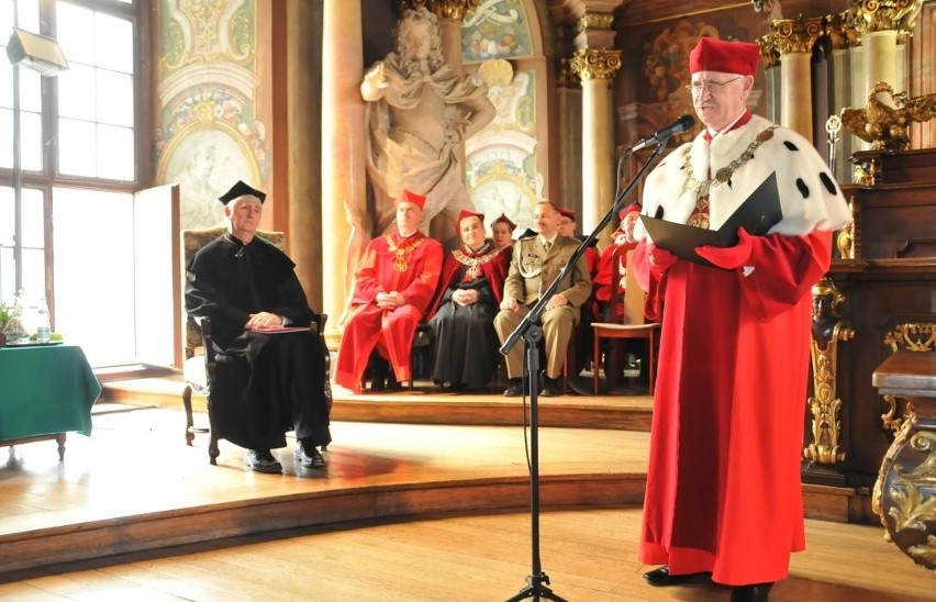 Prof. Jan Gawęcki z Uniwersytetu Przyrodniczego w Poznaniu...