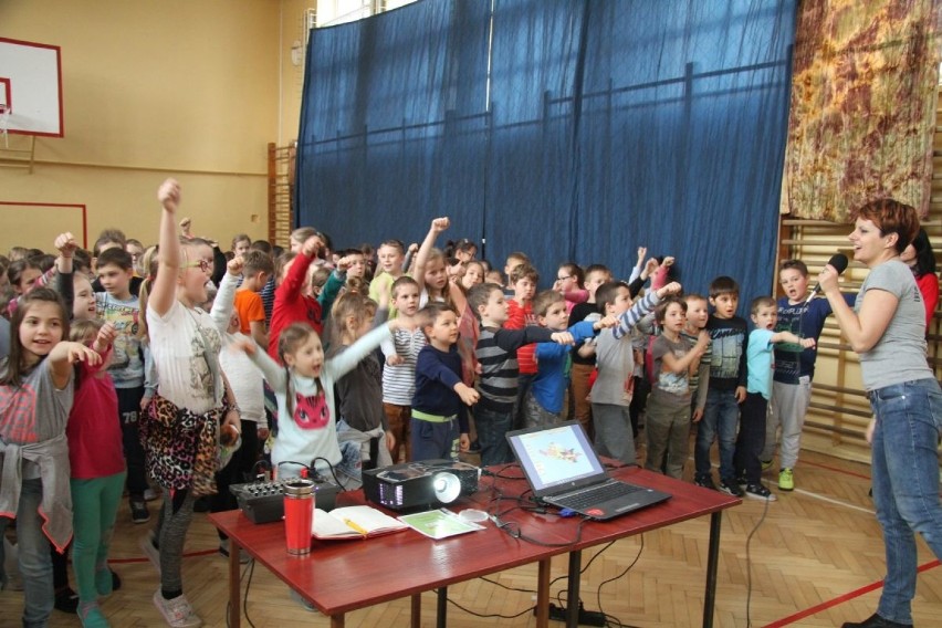 Tłumy na niecodziennej lekcji języka angielskiego w Kielcach. Byli bliscy pobicia rekordu!