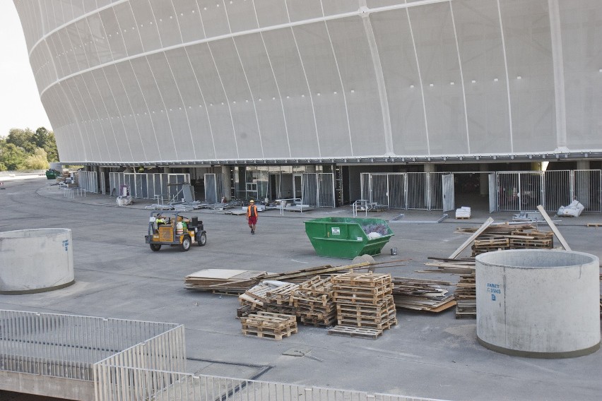 Zobacz plac budowy na stadionie. Zdążą na czas? (ZDJĘCIA, FILM)