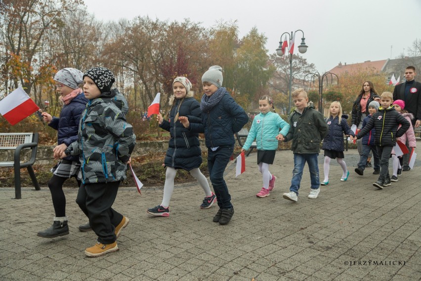 Uczniowie z LO im. K.K. Baczyńskiego w Nowej Soli świętowali...