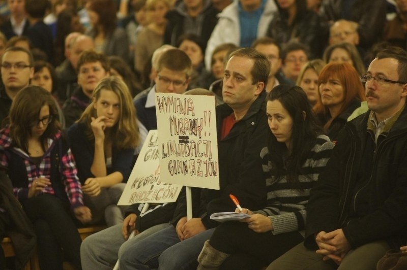 Uczniowie, rodzice i nauczyciele bronią Gimnazjum nr 24.