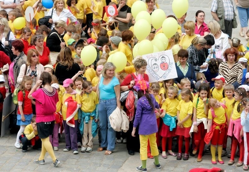 Parada przedszkolaków na wrocławskim Rynku