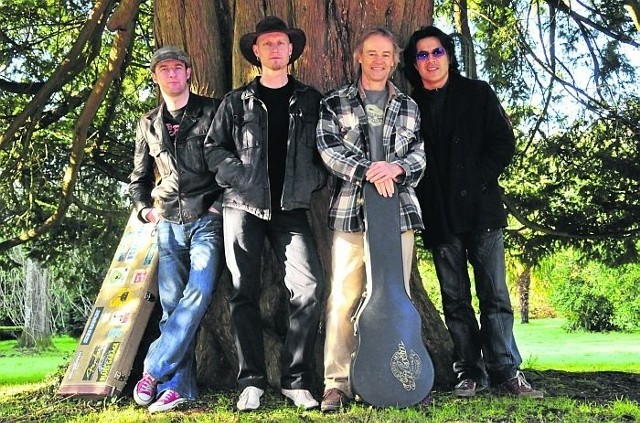 Snowy White (drugi z prawej) wraz ze swymi kompanami z grupy Blues Project zagra poznaniakom kompozycje blues-rockowe