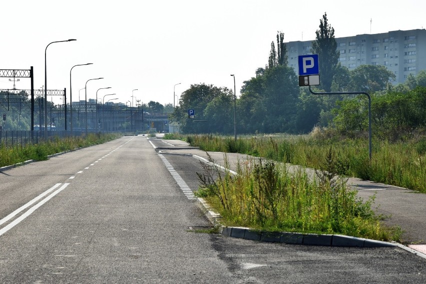 Parking przy skrzyżowaniu ulic Ozimskiej i Plebiscytowej w...