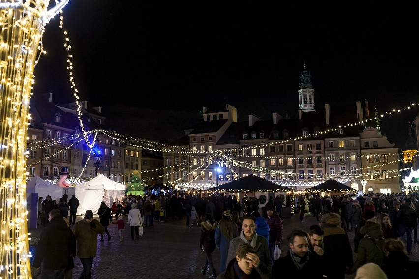 Lodowisko na Starówce w Warszawie. Cudowny świąteczny jarmark pojawił się w sercu stolicy [ZDJĘCIA]