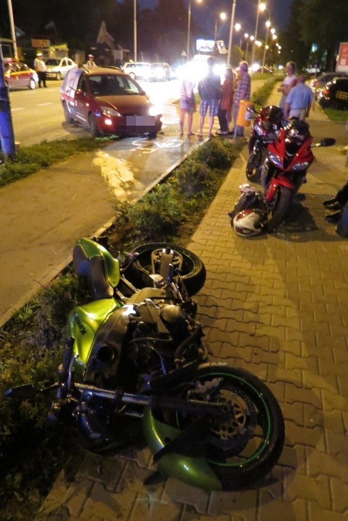 Wrocław: Motocyklista uderzył w samochód na ul. Kamieńskiego (ZDJĘCIA)