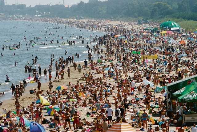 Prawie jak Riwiera... Trójmiejskie plaże z roku na rok stają się bardziej atrakcyjne, nic więc dziwnego że przyciągają coraz większą liczbę osób