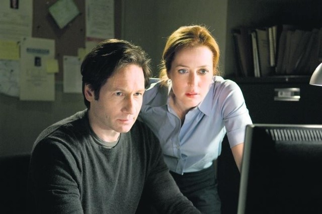 Fox Mulder i Dana Scully wracają na ekrany, by rozwiązać zagadkę masowego mordu kobiet w stanie Wirginia