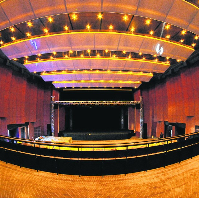 Sala teatralna Kontaktu liczy dokładnie 498 miejsc