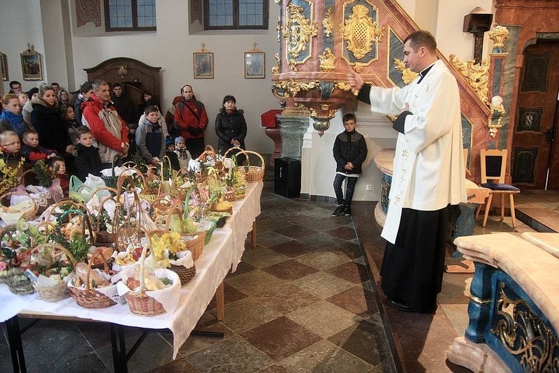 Wielkanoc 2013 w Chojnicach. Święcenie pokarmów w Wielką Sobotę [ZDJĘCIA]