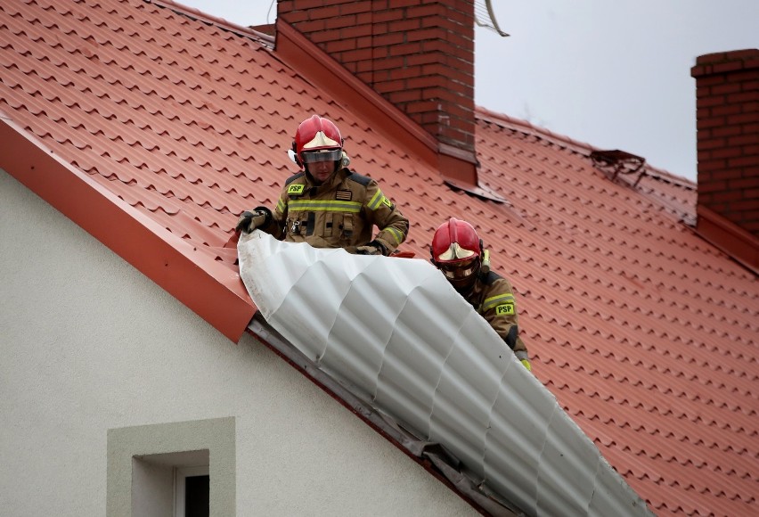 Tysiące ludzi w regionie wciąż bez prądu. Nieczynne są sklepy, stacje benzynowe, apteki,...