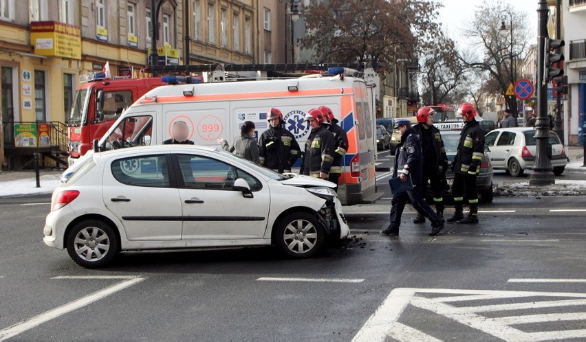 Wypadek na skrzyżowaniu Narutowicza i Okopowej (FOTO)